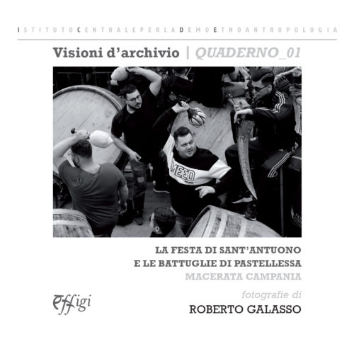 "La Festa di Sant’Antuono e le Battuglie di Pastellessa · Macerata Campania" con foto di Roberto Galasso
